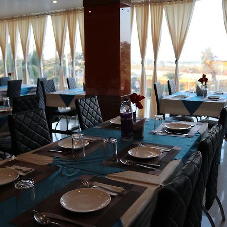 Hotel Vaishnavi Heights Aurangabad  Екстер'єр фото