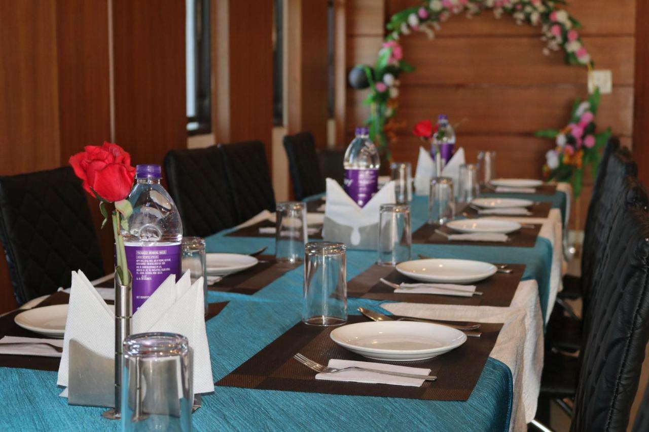 Hotel Vaishnavi Heights Aurangabad  Екстер'єр фото