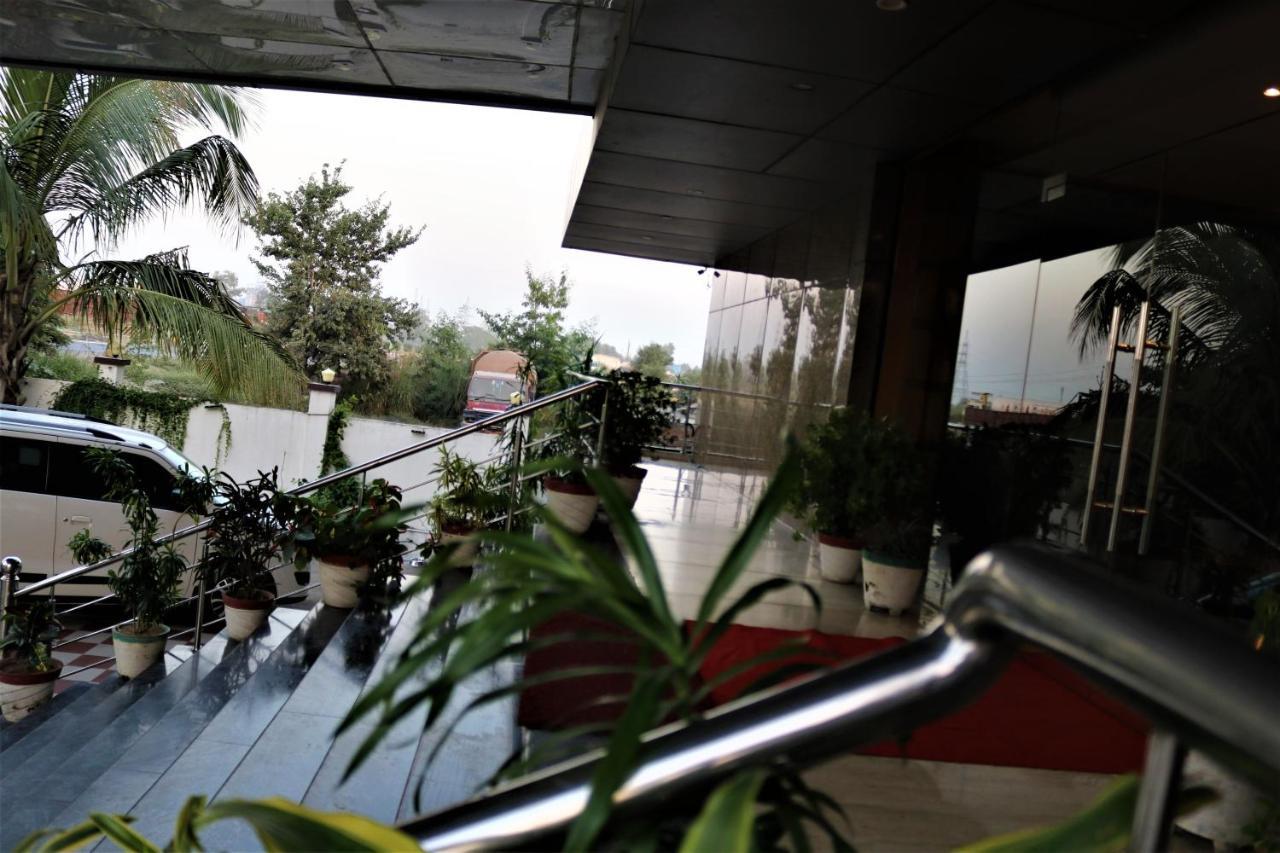 Hotel Vaishnavi Heights Aurangabad  Екстер'єр фото