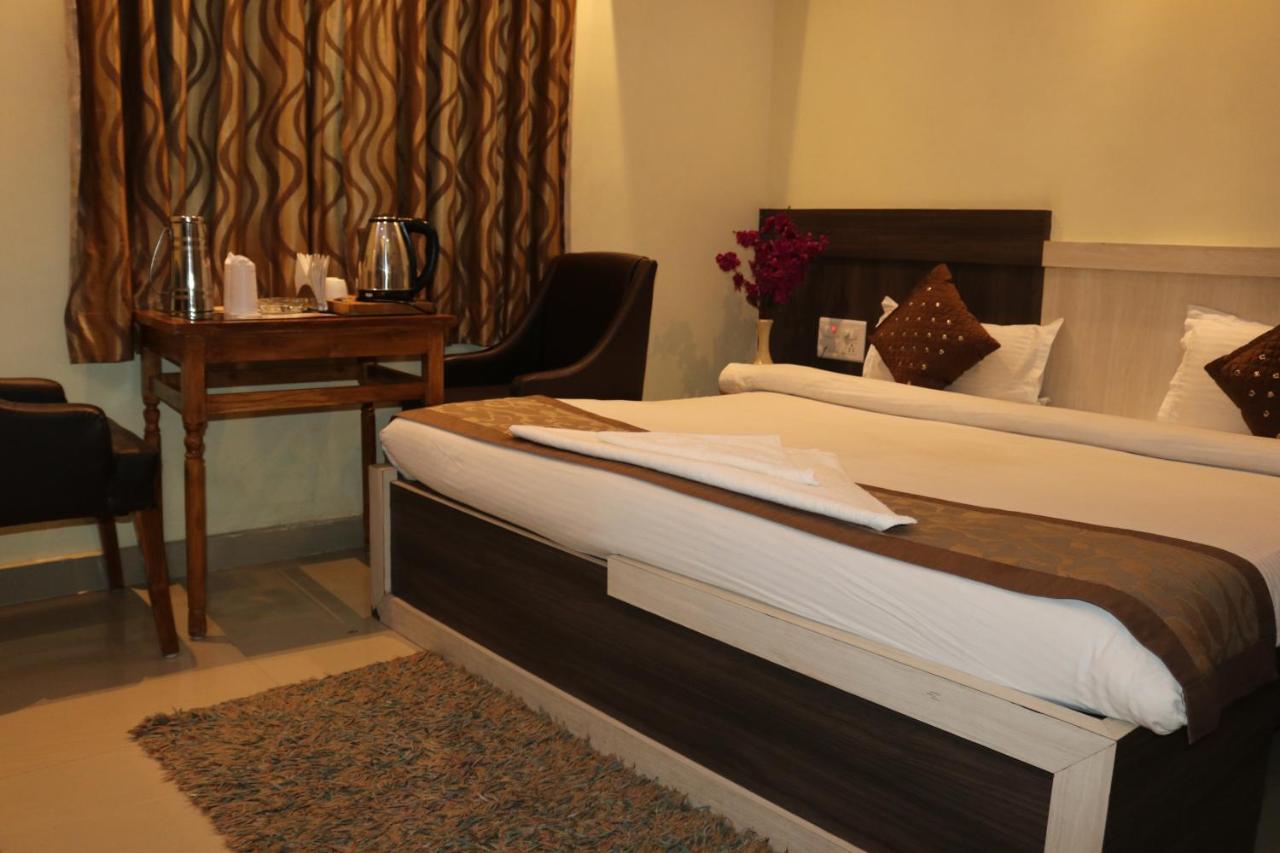Hotel Vaishnavi Heights Aurangabad  Екстер'єр фото