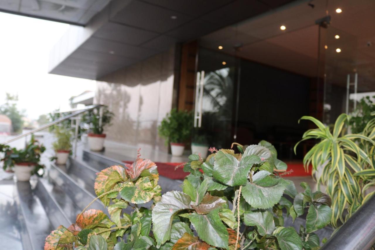 Hotel Vaishnavi Heights Aurangabad  Екстер'єр фото